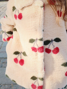 fuzzie coat - ma grande cerise