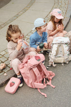 將圖片載入圖庫檢視器 Konges Sløjd Clover Schoolbag with rosette, featuring a cute green bag with a floral detail and adjustable straps for kids.