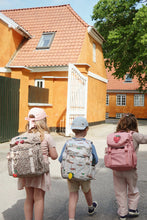 將圖片載入圖庫檢視器 Konges Sløjd Clover Schoolbag with rosette detail, colorful fabric bag for children, featuring a playful and functional design.