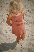 將圖片載入圖庫檢視器 Konges Sløjd Itty Strap Dress in Canyon Rose, a stylish children's dress with adjustable straps and a soft, vibrant pink color.