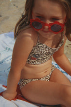將圖片載入圖庫檢視器 Toddler girl wearing Konges Sløjd kitty bikini in leo print, colorful swimwear for babies and toddlers, front view.