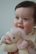 將圖片載入圖庫檢視器 Baby holding a plush toy with a plain background
