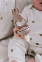 將圖片載入圖庫檢視器 Konges Sløjd silicone fruit feeding pacifier in bark and shell colors, designed for baby dinnerware and feeding accessories.