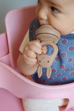 將圖片載入圖庫檢視器 Konges Sløjd silicone fruit feeding pacifier with bark and shell design, ideal for baby dinnerware and feeding accessories.