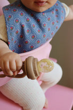 將圖片載入圖庫檢視器 Konges Sløjd silicone fruit feeding pacifier in bark and shell colors, designed as part of dinnerware for babies.