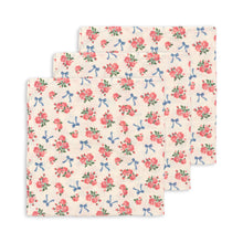 將圖片載入圖庫檢視器 Set of three floral placemats with pink flowers and blue bows on a white background