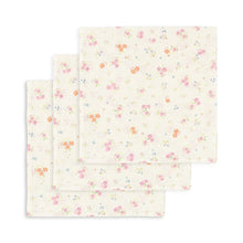 將圖片載入圖庫檢視器 Set of three floral-patterned towels on a white background