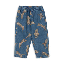 將圖片載入圖庫檢視器 Blue denim pants with tiger print on a white background
