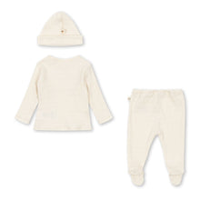 將圖片載入圖庫檢視器 Baby outfit set with white long-sleeve shirt, pants, and hat on a white background