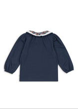 將圖片載入圖庫檢視器 Navy blue blouse with long sleeves on a white background