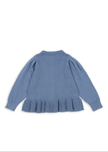 將圖片載入圖庫檢視器 Blue sweater with ruffled hem on a white background