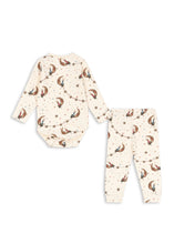 Load image into Gallery viewer, Baby outfit with long-sleeve top and pants featuring a pattern on a white background