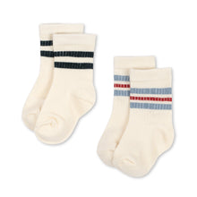 將圖片載入圖庫檢視器 Two pairs of optic white socks from Konges Sløjd, soft cotton fabric with ribbed cuffs and comfortable fit for kids.