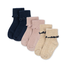 將圖片載入圖庫檢視器 Set of four pairs of socks in navy, pink, and beige on a white background