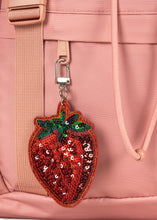 將圖片載入圖庫檢視器 Konges Sløjd Clover Schoolbag with a rosette design, featuring a cute, colorful bag for kids with adjustable straps and a front pocket.