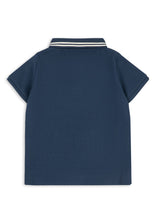 將圖片載入圖庫檢視器 Navy blue polo shirt with white collar on a white background