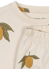 將圖片載入圖庫檢視器 Konges Sløjd Mon Grand Citron top in bright yellow with playful lemon print, made from soft, comfortable fabric.