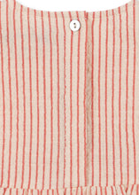 將圖片載入圖庫檢視器 Konges Sløjd Ellie Frill Romper in Amour Stripe, a cute baby romper with frill details, soft fabric, perfect for warm weather.