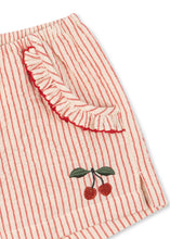 將圖片載入圖庫檢視器 Konges Sløjd Ellie frill shorts for babies and toddlers in Amour Stripe, featuring soft fabric and playful frill details.