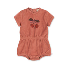 將圖片載入圖庫檢視器 Konges Sløjd Itty Romper in Canyon Rose, soft pink baby romper with adjustable straps, perfect for warm weather.