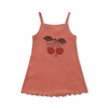 將圖片載入圖庫檢視器 Konges Sløjd Itty Strap Dress in Canyon Rose, a cute children's dress with shoulder straps and ruffle details, perfect for warm weather.