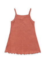 將圖片載入圖庫檢視器 Konges Sløjd Itty Strap Dress in Canyon Rose, a stylish children's dress with adjustable straps and a soft, vibrant pink color.