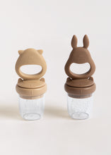 將圖片載入圖庫檢視器 Konges Sløjd silicone fruit feeding pacifier with bark and shell design, part of dinnerware collection, suitable for babies.