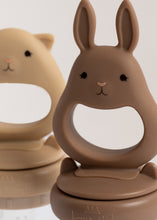 將圖片載入圖庫檢視器 Konges Sløjd silicone fruit feeding pacifier in bark and shell colors, designed as part of dinnerware for babies.