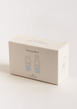 將圖片載入圖庫檢視器 Konges Sløjd silicone fruit feeding pacifier in bark and shell colors, designed for babies' dinnerware and feeding.