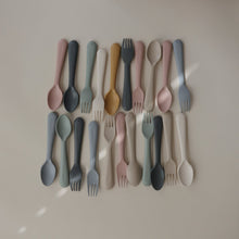 將圖片載入圖庫檢視器 Dinnerware Fork and Spoon Set (Powder Blue)