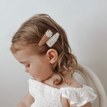 Load image into Gallery viewer, CLIP // PINK POSIES