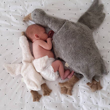 將圖片載入圖庫檢視器 Cuddly animal Goose small