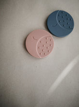 Load image into Gallery viewer, Moon Teether (Cloudy Mauve)