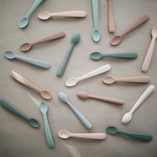 將圖片載入圖庫檢視器 Silicone Feeding Spoons (Blush/Shifting Sand) 2-Pack