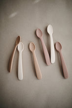 將圖片載入圖庫檢視器 Silicone Feeding Spoons (Blush/Shifting Sand) 2-Pack