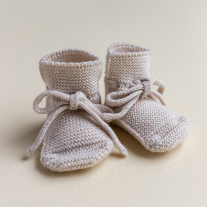 BOOTIES OFF WHITE | 0-9 months