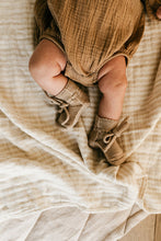 Load image into Gallery viewer, BOOTIES SAND | 0-9 months