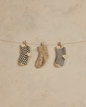 將圖片載入圖庫檢視器 printed socks || pool stripe, olive check, bananas