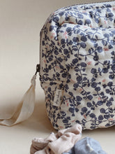 Load image into Gallery viewer, BIG QUILTED TOILETTRY BAG - ESPALIER