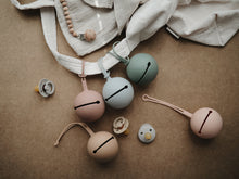 將圖片載入圖庫檢視器 mushie Silicone Pacifier Holder Case (Stone)