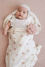 Load image into Gallery viewer, CamCam Copenhagen Nursery Swaddle - GOTS Windflower Creme