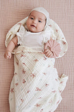 將圖片載入圖庫檢視器 CamCam Copenhagen Nursery Swaddle - GOTS Windflower Creme