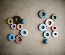 將圖片載入圖庫檢視器 mushie Toy Stacking Rings Toy | Made in Denmark (Rustic)