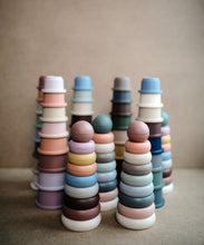 將圖片載入圖庫檢視器 mushie Toy Stacking Rings Toy | Made in Denmark (Rustic)