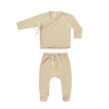 將圖片載入圖庫檢視器 Quincy Mae Sleepsuit 3-6m Wrap Top + Pant Set | gold stripe